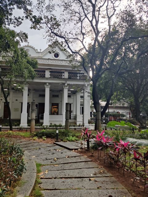 A mansion turned into an art gallery which is surrounded by greenery